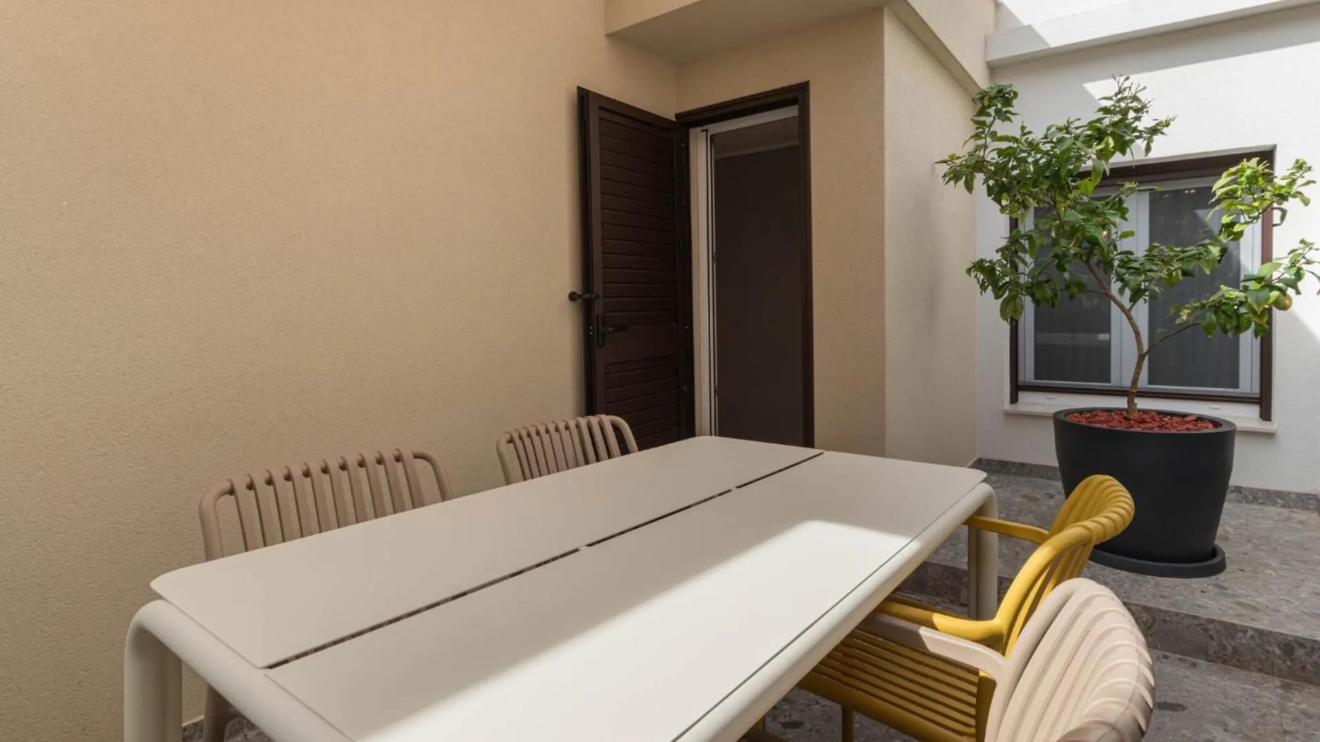 Lemon Tree Apartment Trogir 0*,