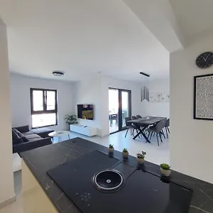 Apartment Betty's Luxus - 2 Pools, Trogir